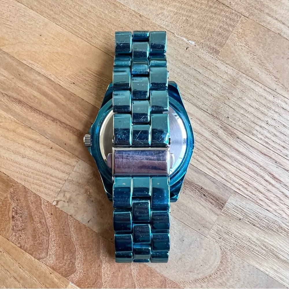 Unbranded ladies metallic blue fashion watch NEW BATTERY